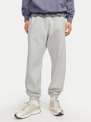 Jack & Jones Spodnie dresowe Bill Urban Edge 12263026 Szary Relaxed Fit. Szare spodnie dresowe męskie Jack & Jones, bez wzorów, z bawełny. Za 149.99 zł.