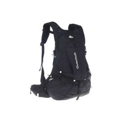 Plecak turystyczny FH900 Helium 27 l. Czarne plecaki męskie QUECHUA. W wyprzedaży za 139.99 zł.