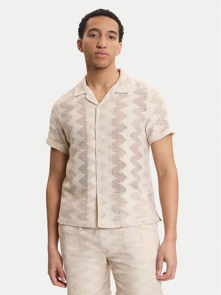 Guess Koszula M6GP46 K3236 Beżowy Regular Fit. Brązowe koszule męskie Guess, l, z aplikacjami, z syntetyku, bez kołnierzyka, bez ramiączek. Za 399.99 zł.