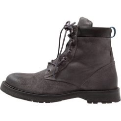 Pier One Botki sznurowane grey. Buty zimowe męskie marki Pier One. W wyprzedaży za 341.10 zł.