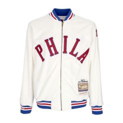 Strzelecka bluza dresowa Philadelphia 76ers Authentic Wilt Chamberlain 1966/67. Białe bluzy nierozpinane męskie Mitchell & Ness, bez wzorów, z dresówki, sportowe, bez ramiączek, bez kaptura. Za 954.50 zł.