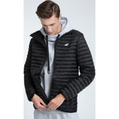 Kurtka puchowa męska KUM003 - głęboka czerń. Kurtki męskie marki 4f. W wyprzedaży za 249.99 zł.