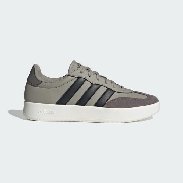 Buty Barreda. Brązowe buty trekkingowe męskie ADIDAS, bez wzorów, ze skóry, bez zapięcia, trekkingowe. Za 299.00 zł.