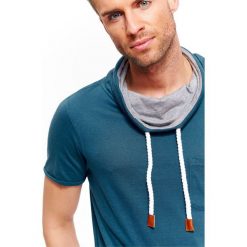 T-SHIRT MĘSKI TYPU GOLF. T-shirty męskie marki TOP SECRET. W wyprzedaży za 14.99 zł.