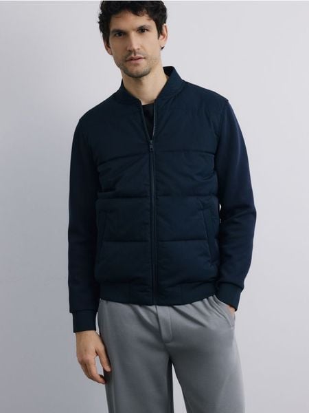 Kurtka bomberka ze stójką - granatowy. Niebieskie kurtki męskie Reserved, l, bez wzorów, z bawełny, bez ramiączek, bez kaptura. Za 159.99 zł.