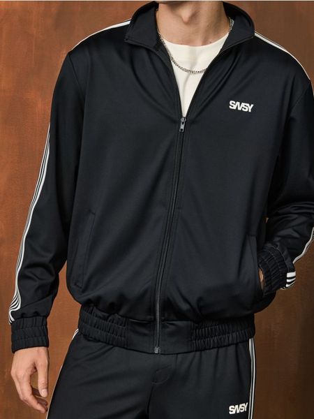 Rozpinana bluza z napisem - czarny. Czarne bluzy rozpinane męskie Sinsay, l, bez wzorów, bez ramiączek, bez kaptura. Za 59.99 zł.