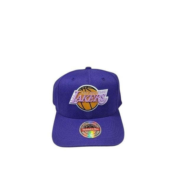 Czapka Los Angeles Lakers Seasonal. Fioletowe czapki męskie Mitchell & Ness, bez wzorów, sportowe. Za 152.00 zł.