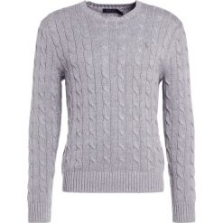 Polo Ralph Lauren Sweter fawn grey heather. Swetry męskie marki Polo Ralph Lauren. W wyprzedaży za 382.85 zł.