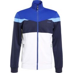 BOSS ATHLEISURE SKARLEY Bluza rozpinana white. Białe bluzy rozpinane męskie BOSS ATHLEISURE, z bawełny. W wyprzedaży za 377.55 zł.