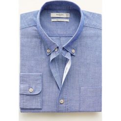 Mango Man - Koszula Oxford3. Niebieskie koszule męskie Mango Man, z bawełny, button down, z długim rękawem. W wyprzedaży za 89.90 zł.