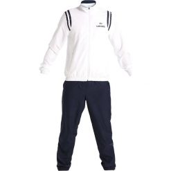 Lacoste Sport TRACKSUIT Dres white/navy blue/white. Białe komplety dresowe męskie Lacoste Sport, z dresówki, sportowe. W wyprzedaży za 629.30 zł.