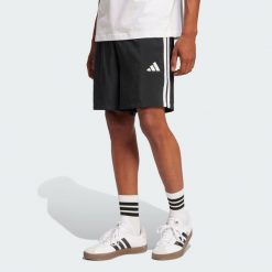 Szorty Essentials 3-Stripes Chelsea. Białe szorty sportowe męskie ADIDAS, bez wzorów, z materiału, sportowe. W wyprzedaży za 89.25 zł.