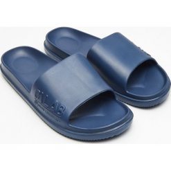 Klapki - Granatowy. Klapki i japonki męskie marki Cropp. Za 39.99 zł.