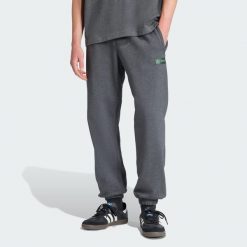 Spodnie Dresowe Mercedes - Amg Petronas Formula One Team Premium. Szare spodnie dresowe męskie ADIDAS, bez wzorów, z dresówki. W wyprzedaży za 299.25 zł.