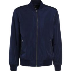 Club Monaco SPRING Kurtka Bomber deep sapphire. Kurtki męskie marki Club Monaco. W wyprzedaży za 419.60 zł.