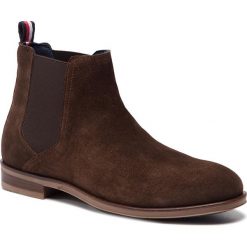 Sztyblety TOMMY HILFIGER - Dress Casual Suede Chelsea FM0FM02212 Coffee Bean 212. Sztyblety męskie marki Tommy Hilfiger. Za 649.00 zł.