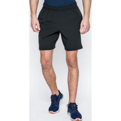 Under Armour - Szorty Cage. Szare szorty sportowe męskie Under Armour, sportowe. W wyprzedaży za 139.90 zł.