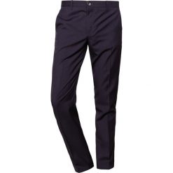 PS by Paul Smith MENS MID FIT Spodnie garniturowe dark blue. Eleganckie spodnie męskie PS by Paul Smith. W wyprzedaży za 483.45 zł.