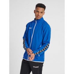 Kurtka Hummel hmlAUTHENTIC Micro. Niebieskie kurtki męskie HUMMEL, l, bez wzorów, sportowe, bez ramiączek, bez kaptura. W wyprzedaży za 237.50 zł.