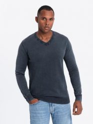 Washowany sweter męski z dekoltem w serek - granatowy V2 - Rozmiar: M. Niebieskie swetry męskie Ombre Clothing, bez wzorów, z bawełny, bez kołnierzyka, bez ramiączek. W wyprzedaży za 59.99 zł.