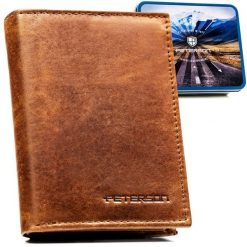 Pionowy, jasnobrązowy portfel męski ze skóry naturalnej wyposażony w system RFID - Peterson. Brązowe portfele męskie Peterson, bez wzorów, ze skóry. Za 59.99 zł.