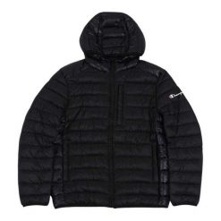 Męska Kurtka Z Kapturem I Kieszenią Na Piersi. Czarne kurtki męskie CHAMPION, m, bez wzorów, sportowe, bez ramiączek, z kapturem. Za 595.99 zł.