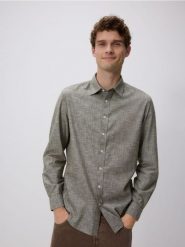 Gładka koszula regular fit - jasnozielony. Zielone koszule męskie Reserved, l, bez wzorów, z bawełny, bez kołnierzyka, bez ramiączek. W wyprzedaży za 49.99 zł.