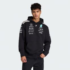 Bluza z kapturem MERCEDES-AMG PETRONAS FORMULA 1 TEAM DRIVER. Czarne bluzy nierozpinane męskie ADIDAS, z aplikacjami, z kapturem. Za 529.00 zł.