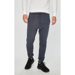 Only & Sons - Spodnie. Spodnie na co dzień męskie marki Only & Sons. W wyprzedaży za 79.90 zł.