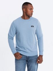 Nierozpinana męska dresowa bluza z metalowym pinem – błękitna V3 - Rozmiar: M. Niebieskie bluzy nierozpinane męskie Ombre Clothing, m, bez wzorów, z bawełny, wizytowe, bez ramiączek, bez kaptura. W wyprzedaży za 119.99 zł.