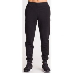 SPODNIE DRESOWE REGULAR FIT EA7 EMPORIO ARMANI. Czarne spodnie dresowe męskie EA7 Emporio Armani, z aplikacjami, z dresówki. Za 394.50 zł.
