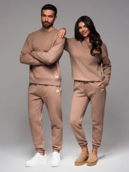 Komplet dresowy UNISEX w stylu athleisure ze spodniami i bluzą - brązowy V16 - Rozmiar: XS/S. Brązowe bluzy nierozpinane męskie Ombre Clothing, l, bez wzorów, z bawełny, bez ramiączek, bez kaptura. W wyprzedaży za 262.49 zł.