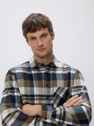 Koszula regular fit w kratę - beżowy. Brązowe koszule męskie Reserved, l, bez wzorów, z tkaniny, bez kołnierzyka, bez ramiączek. Za 129.99 zł.