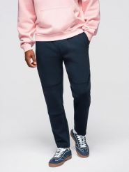 Spodnie męskie dresowe z prostą nogawką i gumowymi detalami – ciemnoniebieskie V2 - Rozmiar: L. Niebieskie spodnie dresowe męskie Ombre Clothing, bez wzorów, z bawełny. W wyprzedaży za 129.99 zł.