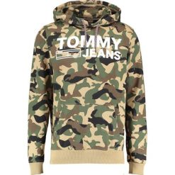 Tommy Jeans Bluza z kapturem camo print. Bluzy nierozpinane męskie Tommy Jeans. W wyprzedaży za 356.30 zł.