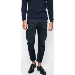 G-Star Raw - Spodnie. Spodnie na co dzień męskie marki G-Star Raw. W wyprzedaży za 269.90 zł.