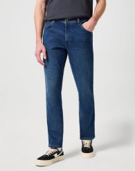 MESKIE SPODNIE WRANGLER TEXAS SLIM SILKYWAY 112145788. Jeansy męskie Wrangler, bez wzorów, z jeansu. Za 219.99 zł.