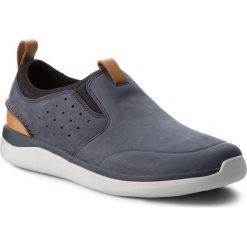 Półbuty CLARKS - Garratt Slip 261324277 Navy Nubuck. Codzienne półbuty męskie marki Clarks. W wyprzedaży za 249.00 zł.