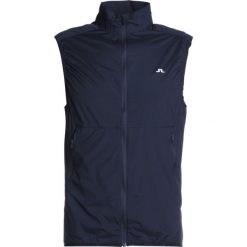 J.LINDEBERG SURGE VEST STRETCH WIND PRO Kamizelka navy. Kamizelki męskie marki J.LINDEBERG. W wyprzedaży za 384.30 zł.