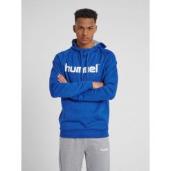 Bluza do piłki ręcznej męska Hummel Cotton Logo z kapturem. Niebieskie bluzy nierozpinane męskie HUMMEL, m, bez wzorów, sportowe, bez ramiączek, z kapturem. W wyprzedaży za 180.00 zł.
