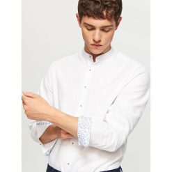 Koszula ze stójką slim fit - Biały. Koszule męskie Reserved. W wyprzedaży za 39.99 zł.