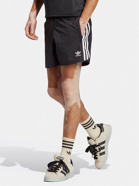 Adidas Szorty sportowe adicolor Classics HS2069 Czarny Regular Fit. Czarne szorty sportowe męskie ADIDAS, bez wzorów, z syntetyku, sportowe. Za 159.99 zł.