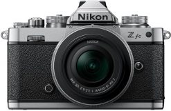 Nikon Z fc + NIKKOR Z DX 16-50 f/3.5-6.3 VR Srebrny. Bezlusterkowce NIKON. Za 3,965.00 zł.