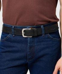 MESKI PASEK WRANGLER WESTERN STITCH BELT BLACK 112372622. Czarne paski męskie Wrangler, bez wzorów. Za 99.99 zł.