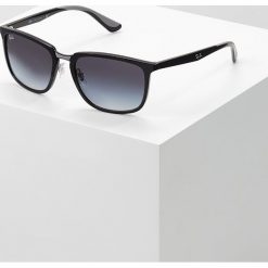 RayBan Okulary przeciwsłoneczne black/gray gradient. Czarne okulary przeciwsłoneczne męskie Ray-Ban, w gradientowe wzory. Za 639.00 zł.