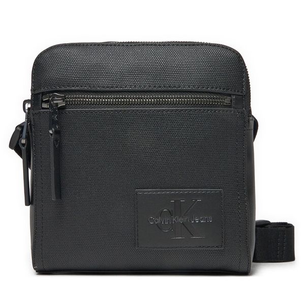 Saszetka Calvin Klein Jeans. Czarne saszetki męskie Calvin Klein Jeans, bez wzorów, z jeansu, małe. Za 209.99 zł.