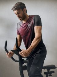 4F Koszulka treningowa regular szybkoschnąca męska - burgundowy L. Czerwone t-shirty męskie 4f, l, bez wzorów, ze skóry, bez kołnierzyka, bez ramiączek. Za 139.99 zł.