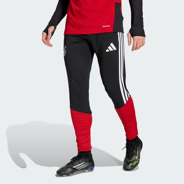 Spodnie treningowe Niemcy 26 Tiro. Czarne długie spodnie sportowe męskie ADIDAS, bez wzorów. Za 279.00 zł.