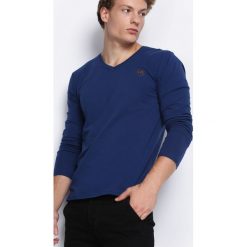 Ciemnoniebieska Koszulka Nights Away. Koszulki męskie z długim rękawem marki Born2be. Za 34.99 zł.