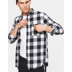 Koszula w kratę z kolekcji BALTIC GAMES - Czarny. Koszule męskie marki Cropp. Za 79.99 zł.